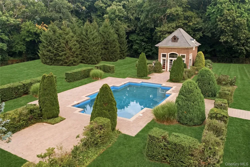 33 Chicken Valley Road Old Brookville, NY 11545