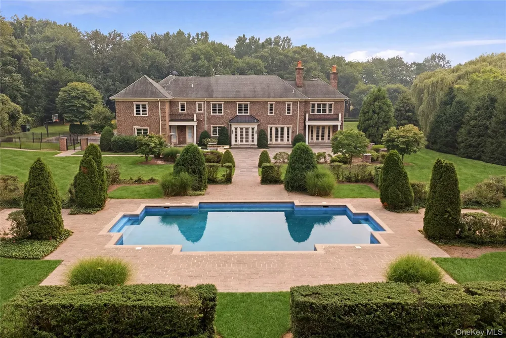 33 Chicken Valley Road Old Brookville, NY 11545
