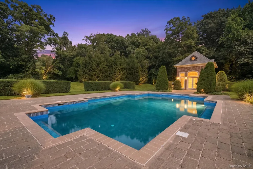 33 Chicken Valley Road Old Brookville, NY 11545