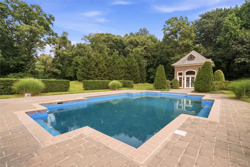 33 Chicken Valley Road Old Brookville, NY 11545