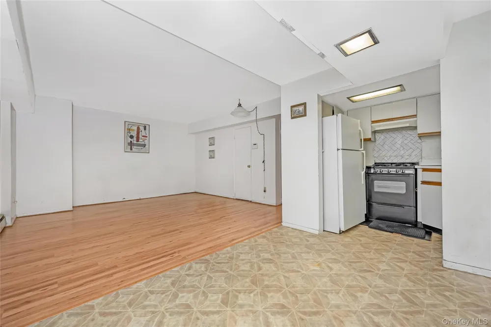 51 Edwards Street #T Roslyn Heights, NY 11577
