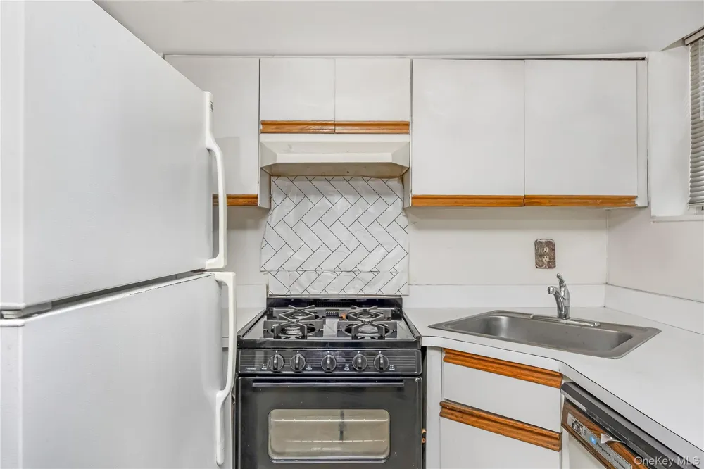 51 Edwards Street #T Roslyn Heights, NY 11577