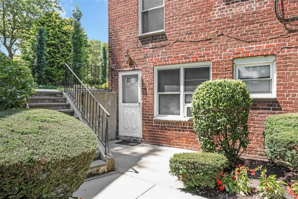 51 Edwards Street #T Roslyn Heights, NY 11577