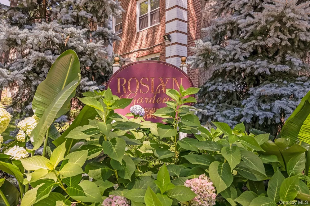 51 Edwards Street #T Roslyn Heights, NY 11577