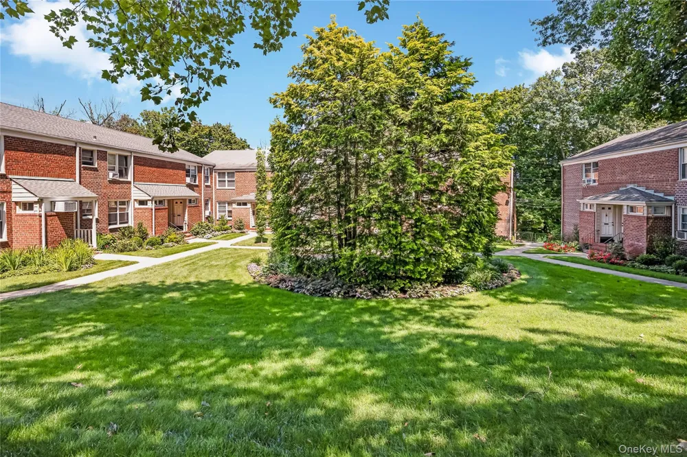 51 Edwards Street #T Roslyn Heights, NY 11577