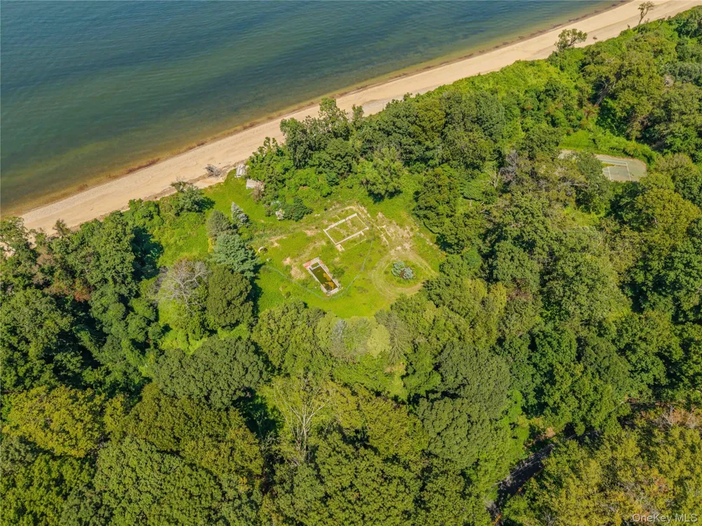 546 Long Beach Road Nissequogue, NY 11780