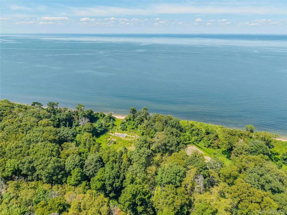 546 Long Beach Road Nissequogue, NY 11780