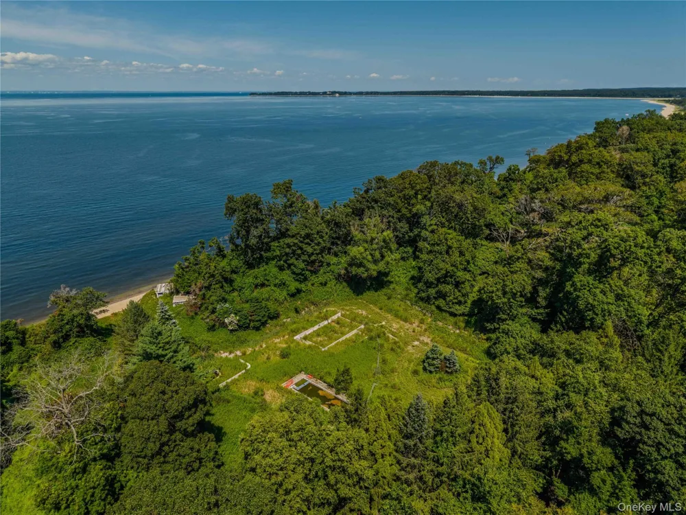 546 Long Beach Road Nissequogue, NY 11780