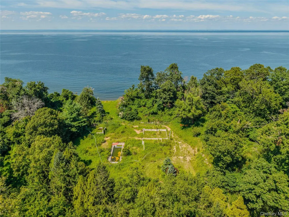 546 Long Beach Road Nissequogue, NY 11780