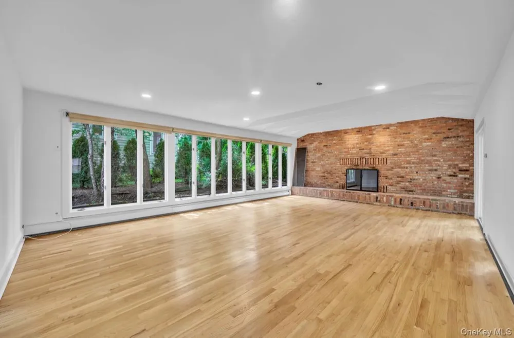 4 Potters Court Great Neck, NY 11024
