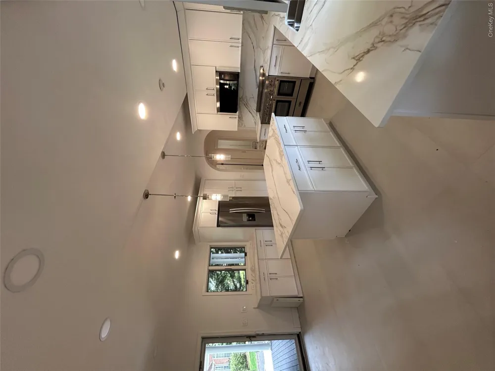 4 Potters Court Great Neck, NY 11024