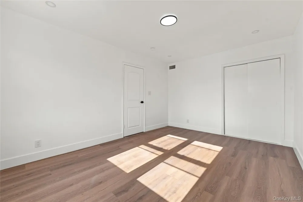 65-40 79th Street Middle Village, NY 11379