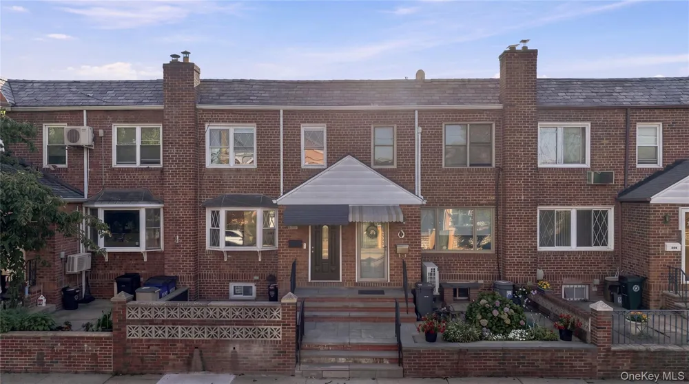 65-40 79th Street Middle Village, NY 11379