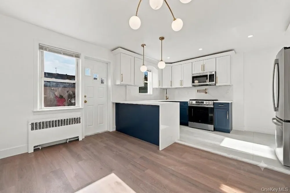 65-40 79th Street Middle Village, NY 11379
