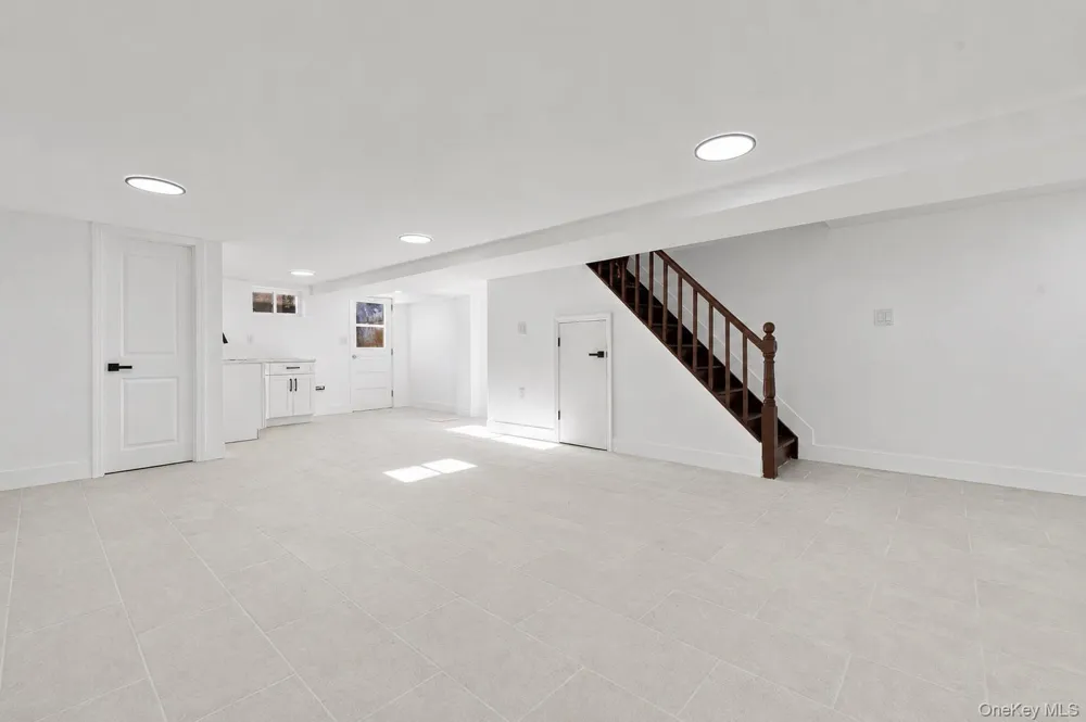 65-40 79th Street Middle Village, NY 11379
