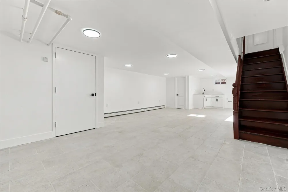 65-40 79th Street Middle Village, NY 11379