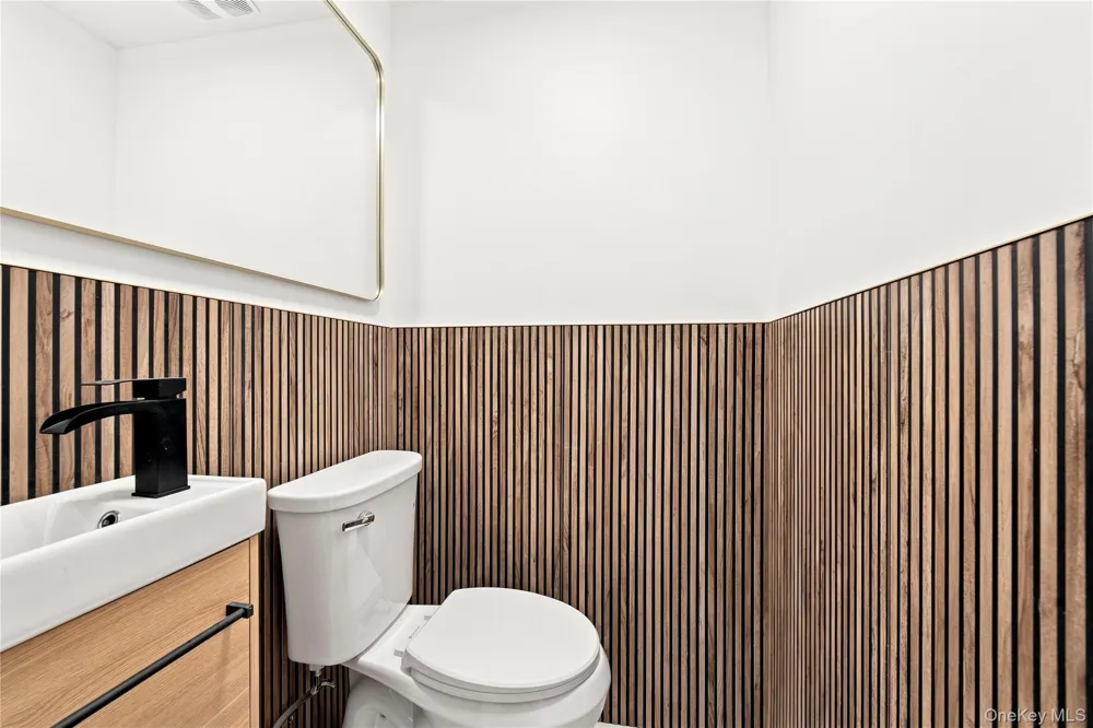65-40 79th Street Middle Village, NY 11379