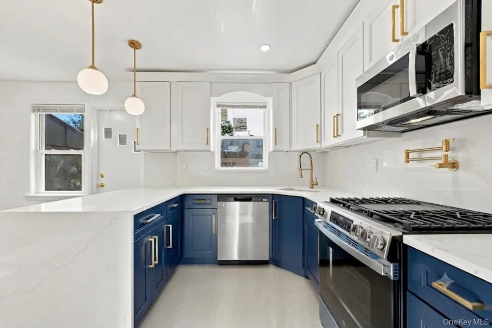 65-40 79th Street Middle Village, NY 11379