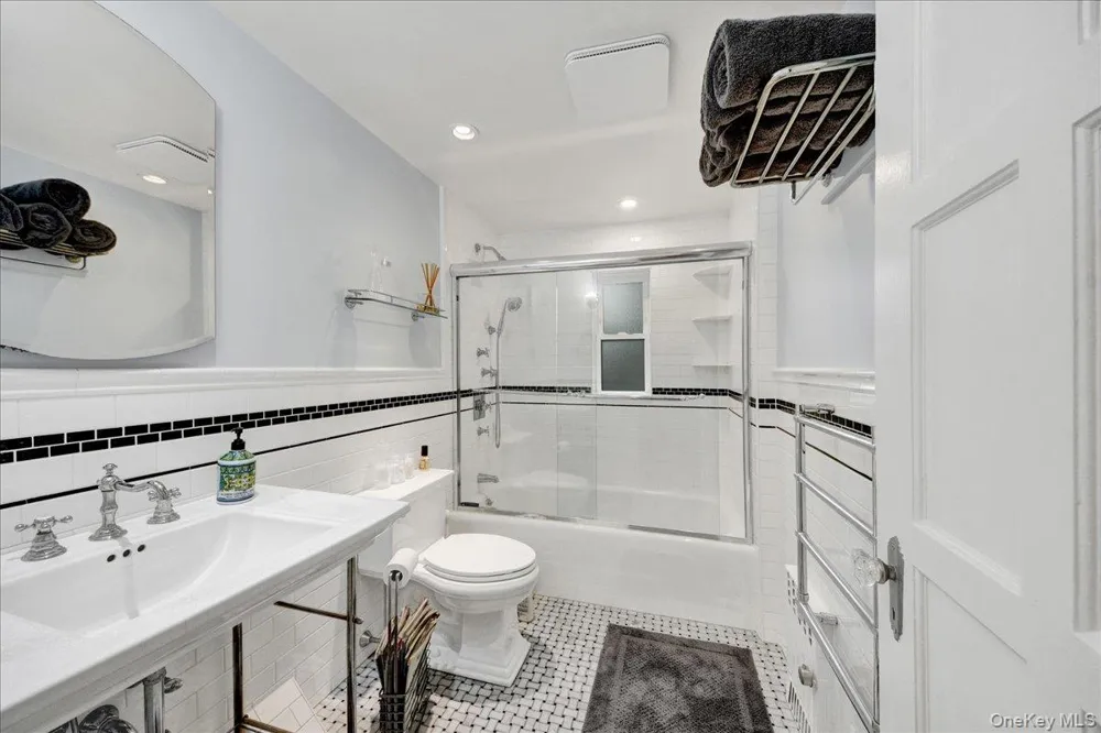 1904 Tenbroeck Avenue Bronx, NY 10461