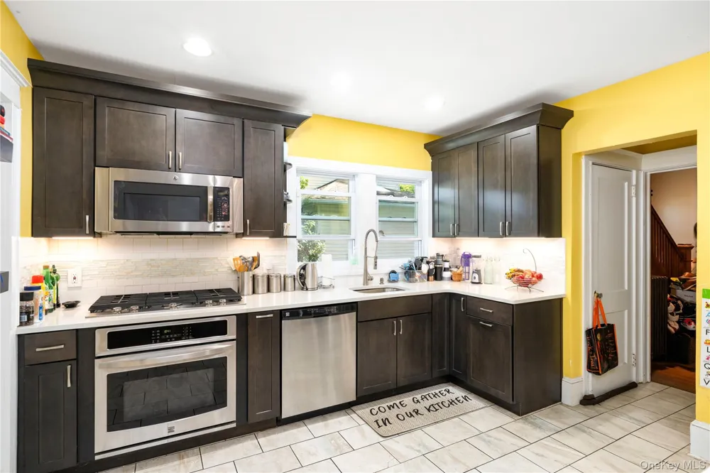 8 Mitchell Avenue Poughkeepsie, NY 12603
