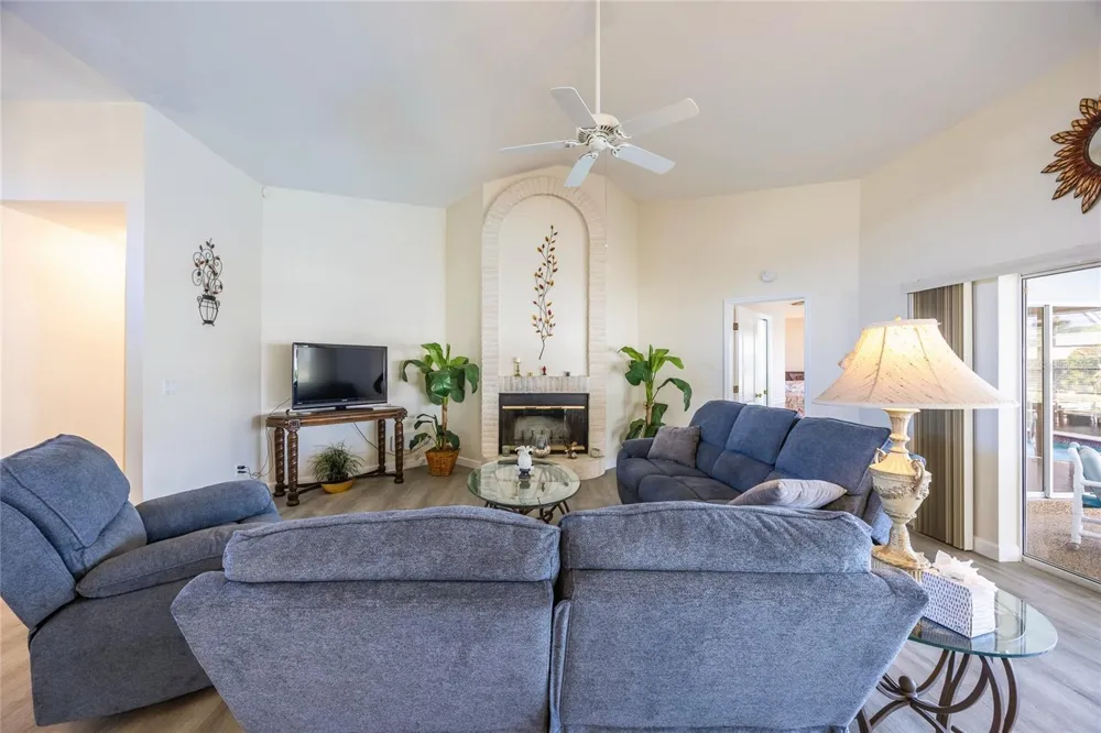 3316 SE 19TH PLACE Cape Coral, FL 33904