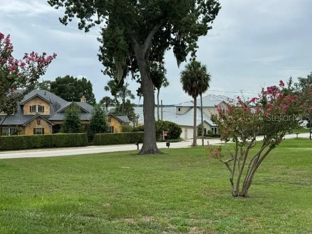 1357 LAKESHORE DRIVE Mount Dora, FL 32757