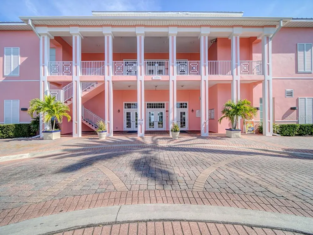 4728 BEACH DRIVE SE #B St Petersburg, FL 33705