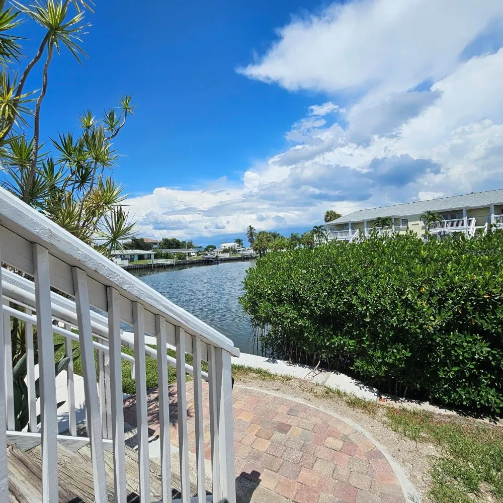 4728 BEACH DRIVE SE #B St Petersburg, FL 33705