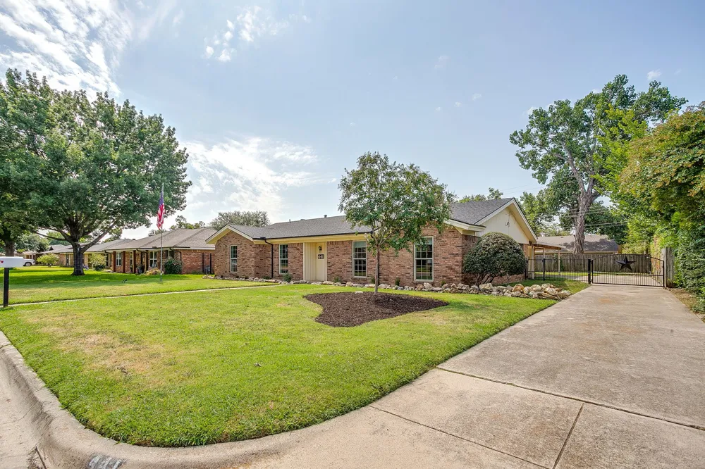 441 W Pleasantview Drive Hurst, TX 76054