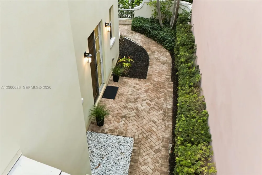 1749 NE 9th St Fort Lauderdale, FL 33304
