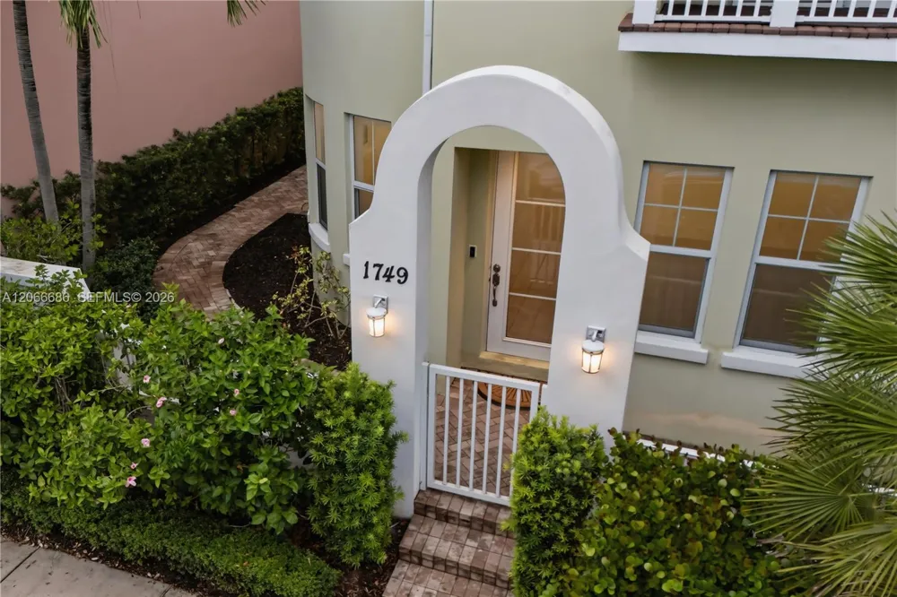 1749 NE 9th St Fort Lauderdale, FL 33304