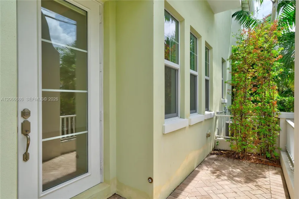 1749 NE 9th St Fort Lauderdale, FL 33304