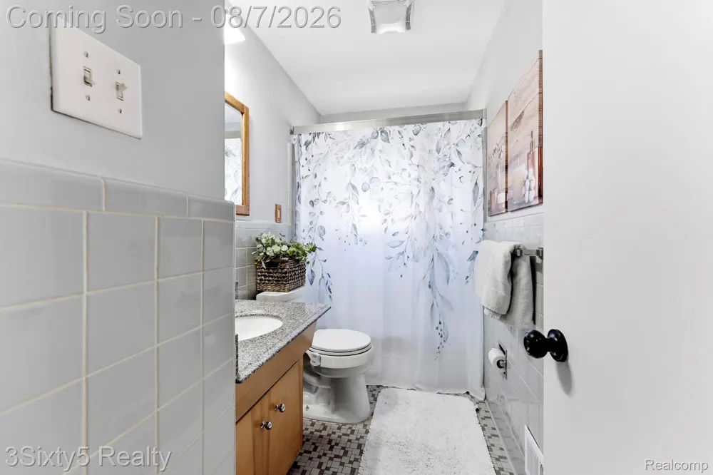 1780 Trenton Drive Trenton City, MI 48183