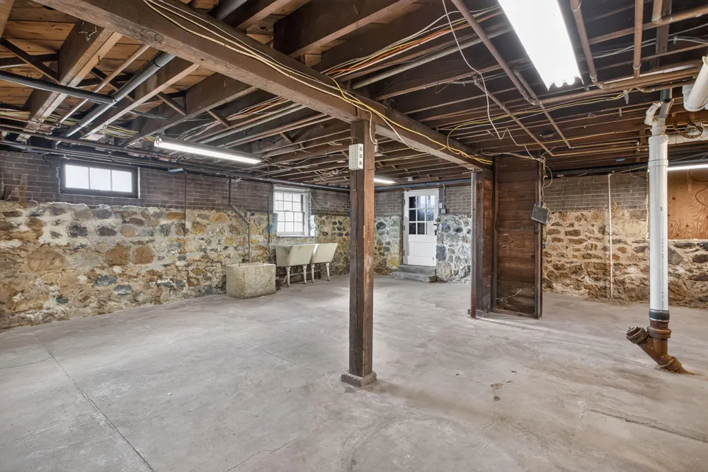 1504 Greenwood Avenue Jackson City, MI 49203