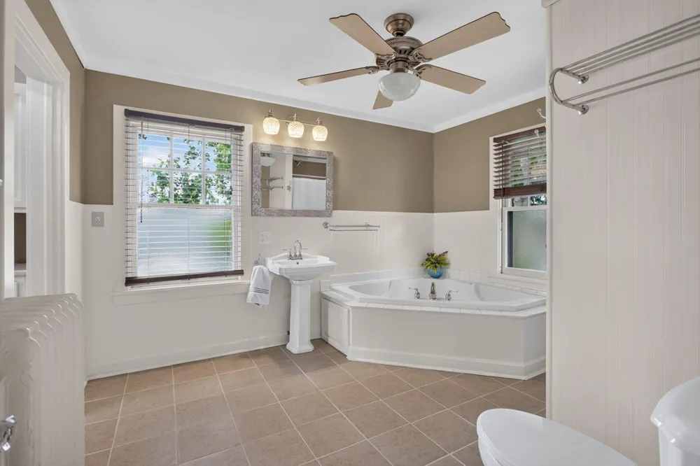 1504 Greenwood Avenue Jackson City, MI 49203