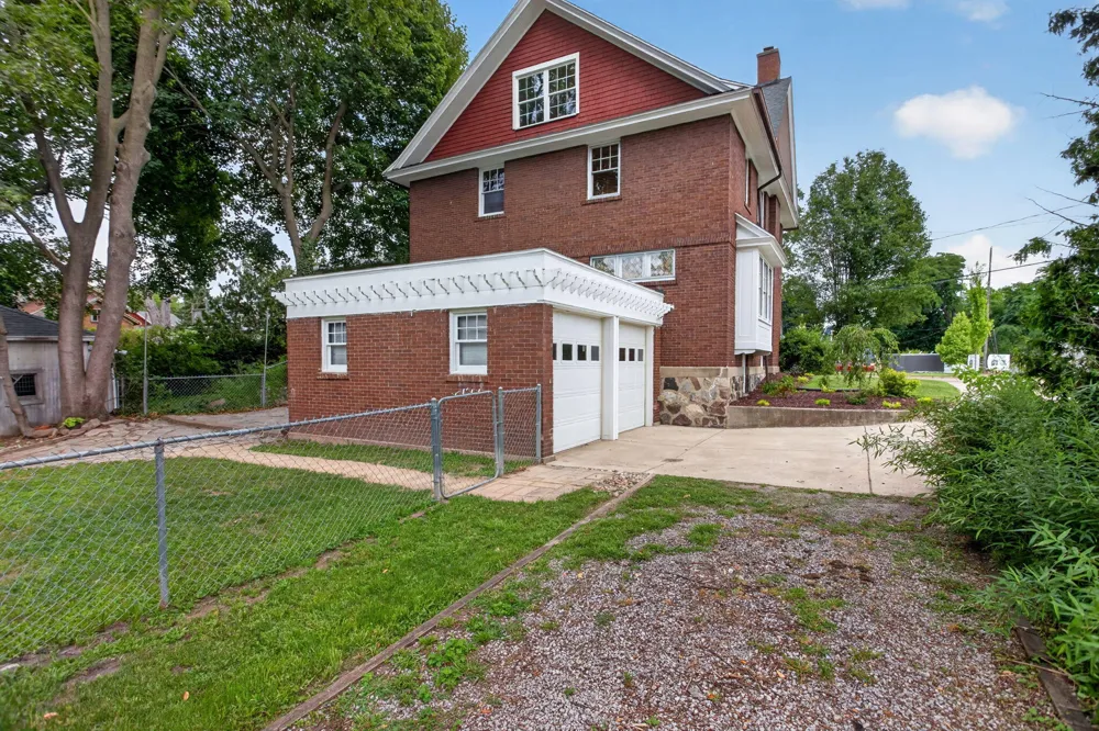 1504 Greenwood Avenue Jackson City, MI 49203