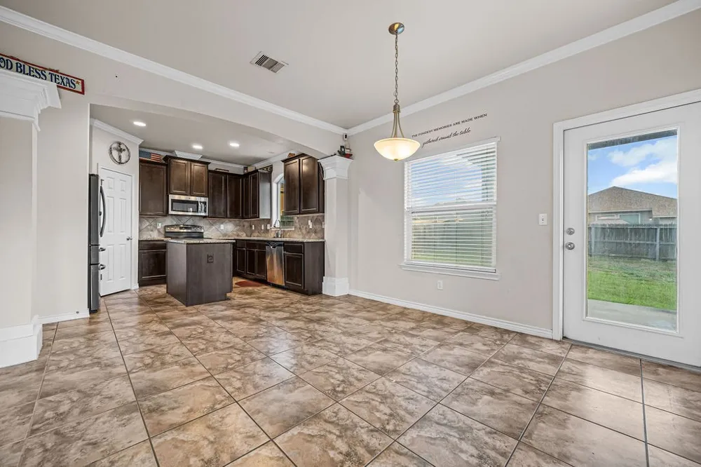 2201 Mangrove Portland, TX 78374