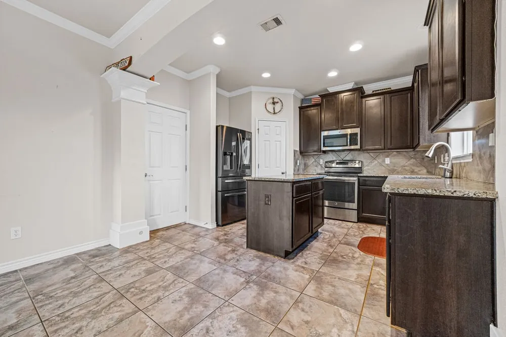 2201 Mangrove Portland, TX 78374