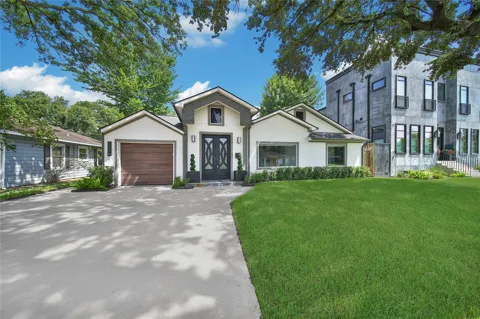 2206 Saxon Drive