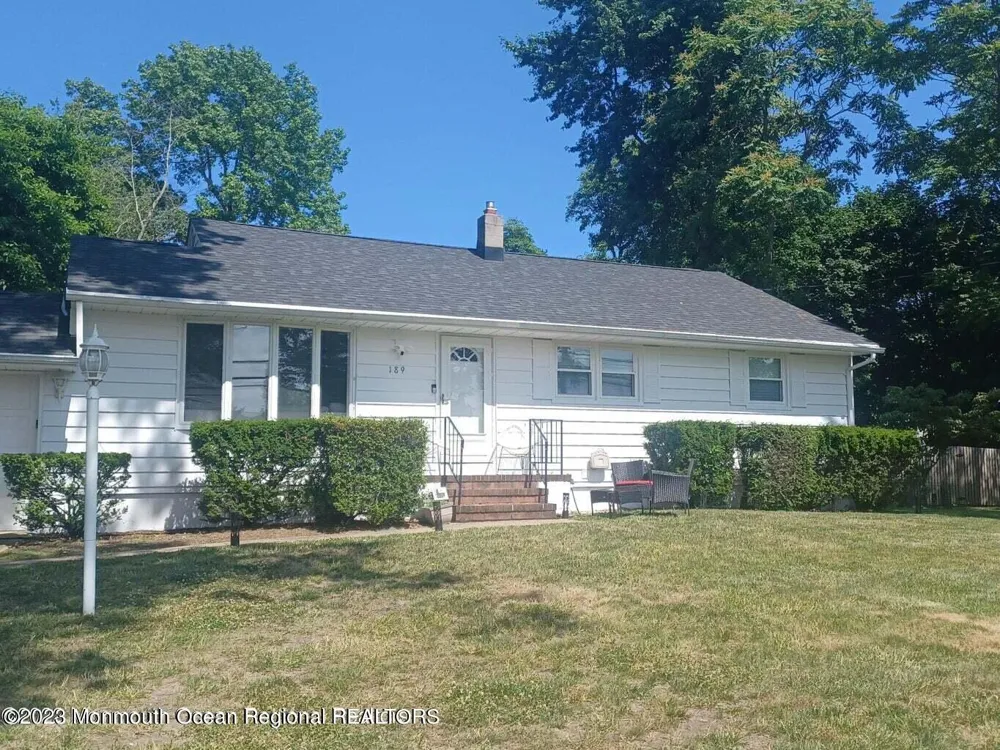 189 Whalepond Road Oakhurst, NJ 07755
