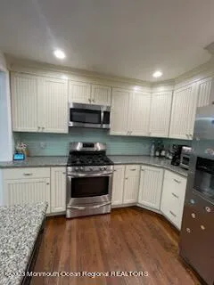 189 Whalepond Road Oakhurst, NJ 07755
