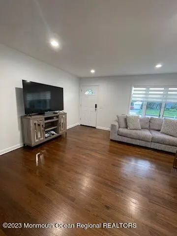 189 Whalepond Road Oakhurst, NJ 07755