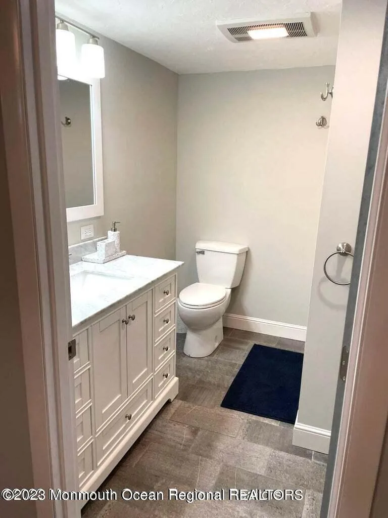 189 Whalepond Road Oakhurst, NJ 07755