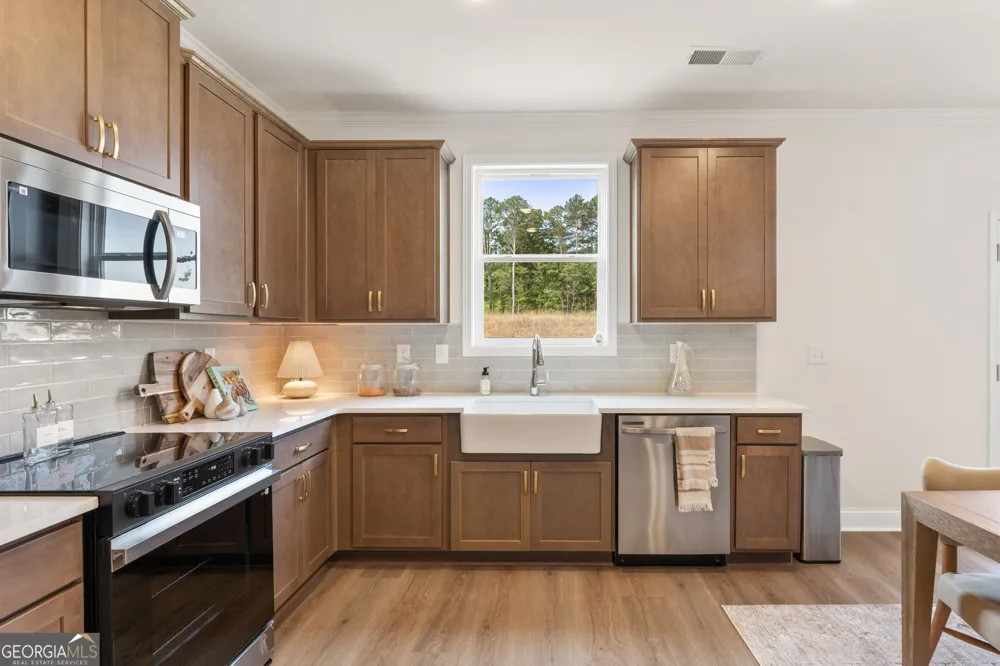 102 bluefin ST Adairsville, GA 30103