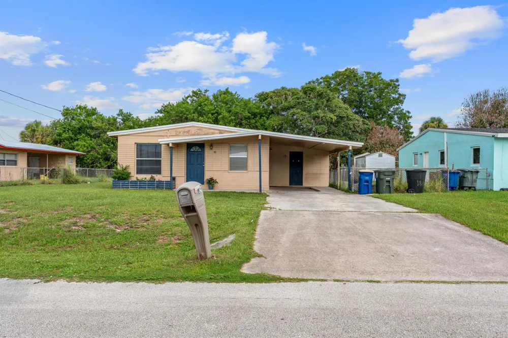 1810 16th Court Fort Pierce, FL 34950