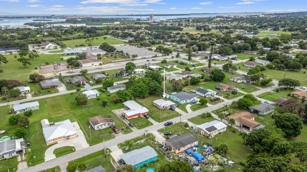 1810 16th Court Fort Pierce, FL 34950