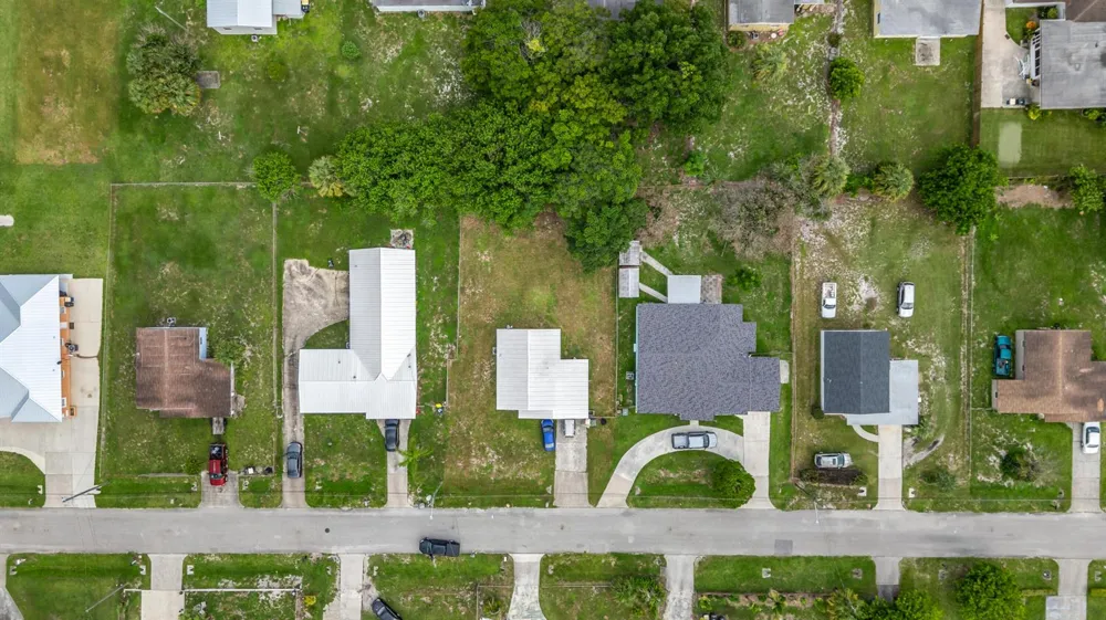 1810 16th Court Fort Pierce, FL 34950