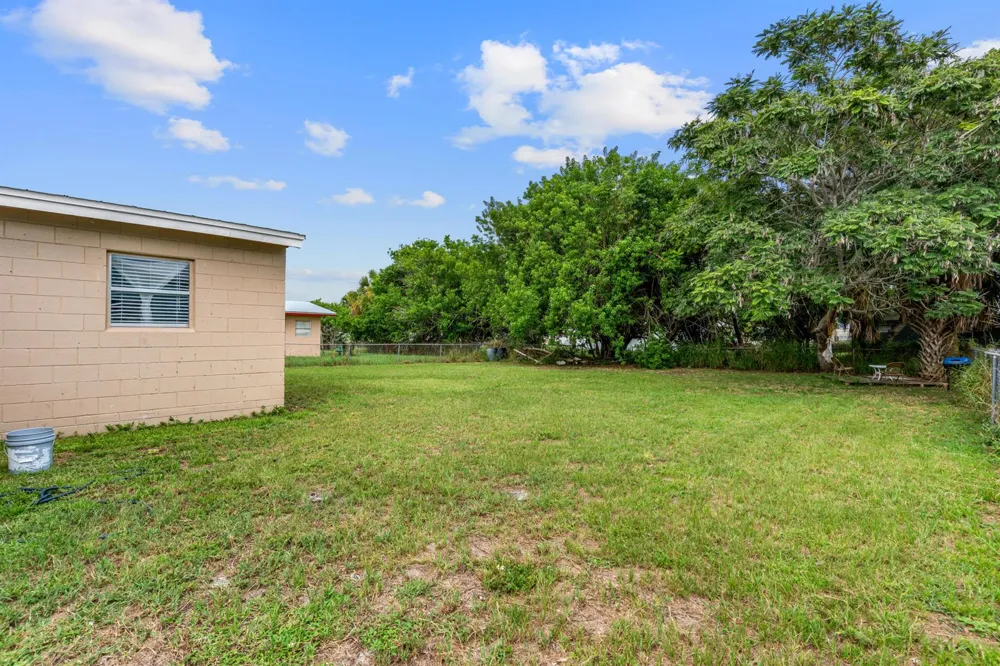 1810 16th Court Fort Pierce, FL 34950