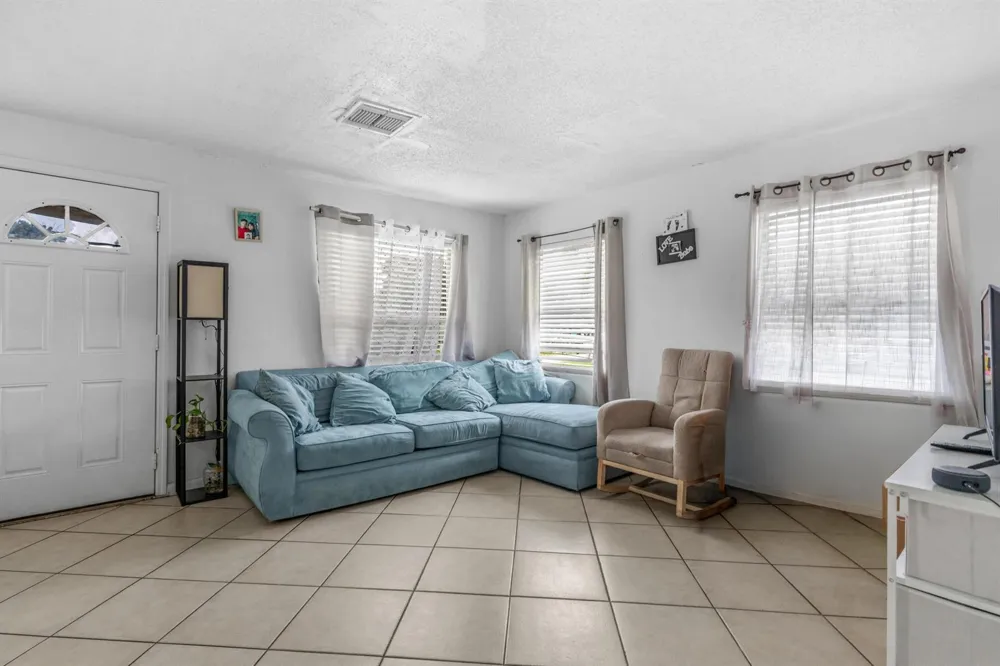 1810 16th Court Fort Pierce, FL 34950
