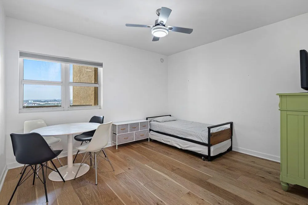 2650 Lake Shore Drive #1906 Riviera Beach, FL 33404